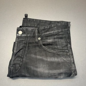 Dsquard2 jeans  - Skick 10-10, pris går diskuteras vid snabb affär 
