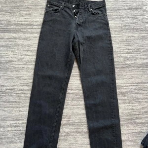 Weekday jeans  - Space relaxed jeans , svarta . Storlek w30 L32