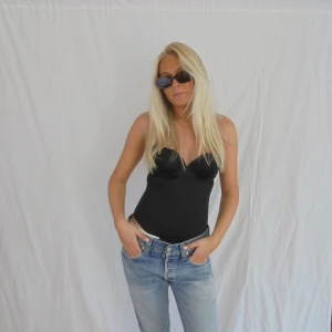 Svart body - Svart body