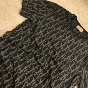 T-shirt - Passar L också