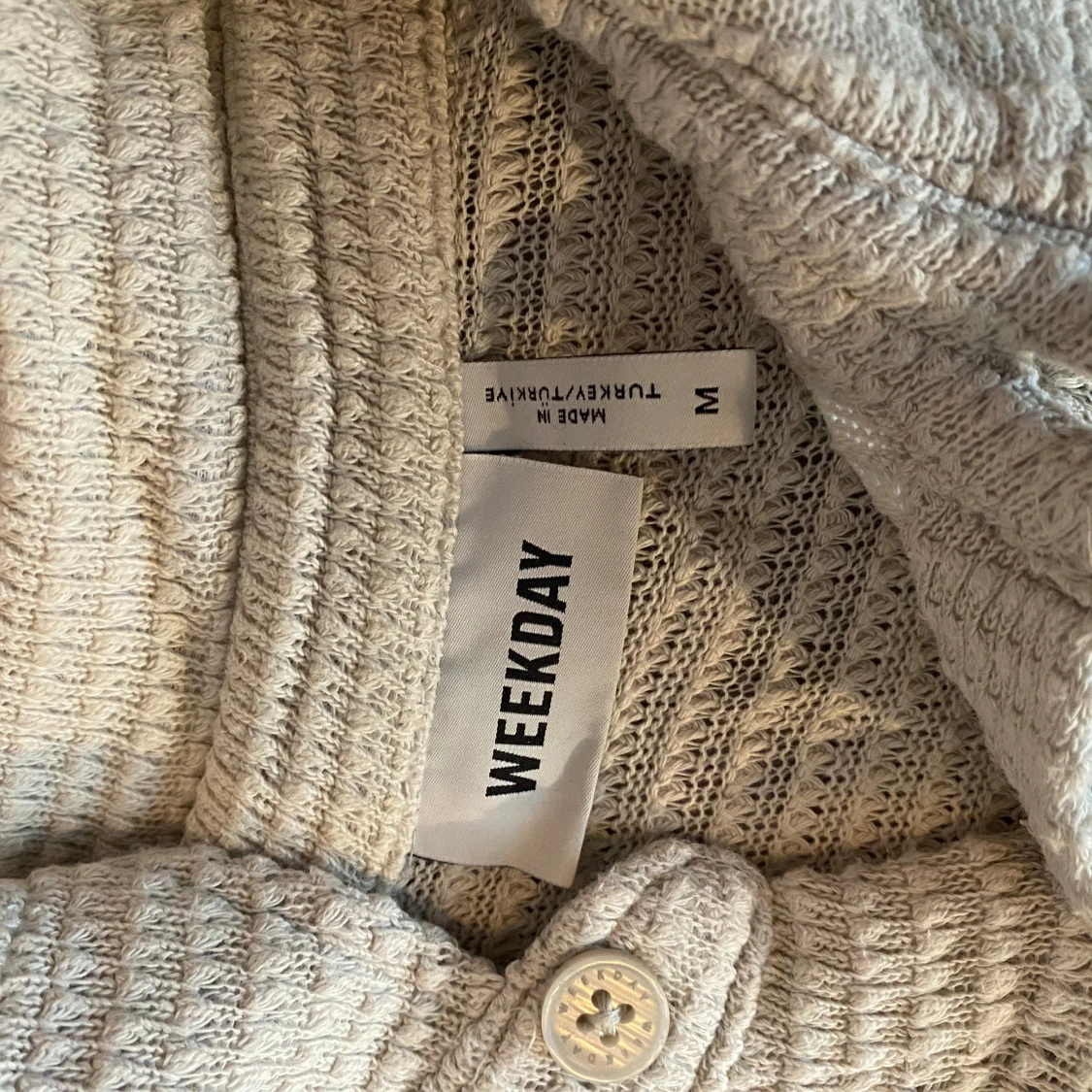 Beige ribbad skjorta från Weekday - 1