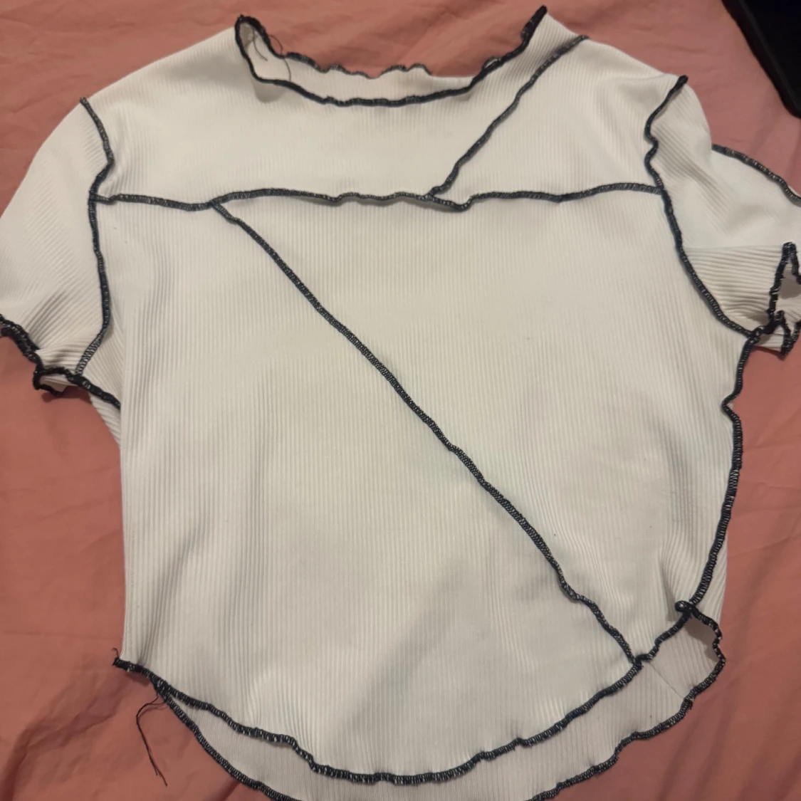 Cropped tröja Y2K stil med svarta ränder på - 1