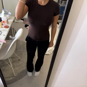 Brun  topp  - .Använts några gånger men är fortfarande i bra skick hör av dig vid intresse eller fler frågor ! 