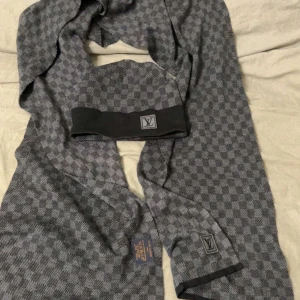 Grå rutig halsduk från Louis Vuitton - Helt ny 