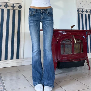 Miss me jeans - Miss me jeans, Lågmidjade & bootcut💕 midjemått 76cm & innerbenslängd 81cm💕 lite stretch💕 jag är 165