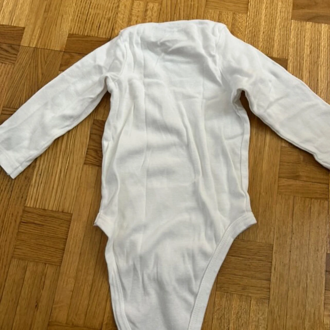 Vit långärmad body från Hello Baby - 2