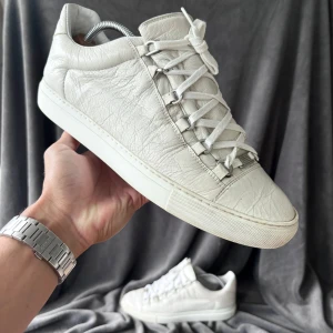 Balenciaga arena skor - Balenciaga arena skor | originalstorlek 43, passar mer 44, fråga om innermått vid osäkerhet | ingår: endast skorna | fraktar spårbart eller möts upp i Täby