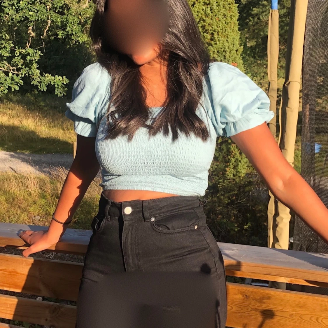 Ljusblå croppad topp från Bik Bok