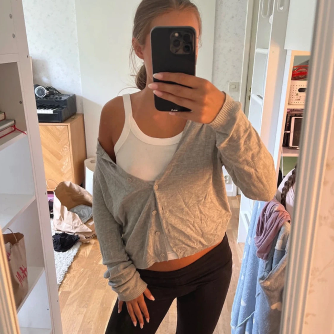 Grå finstickad kofta - 1