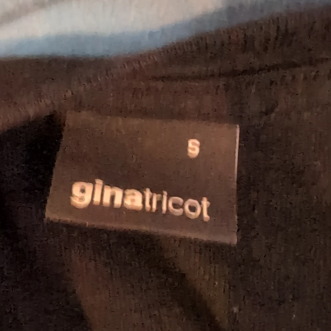 Svart långärmad topp croppad Gina Tricot - 1