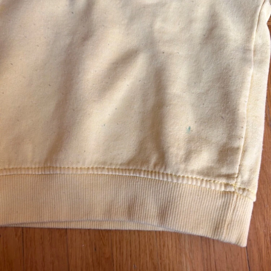 Gul sweatshirt med dansande kaniner - 3