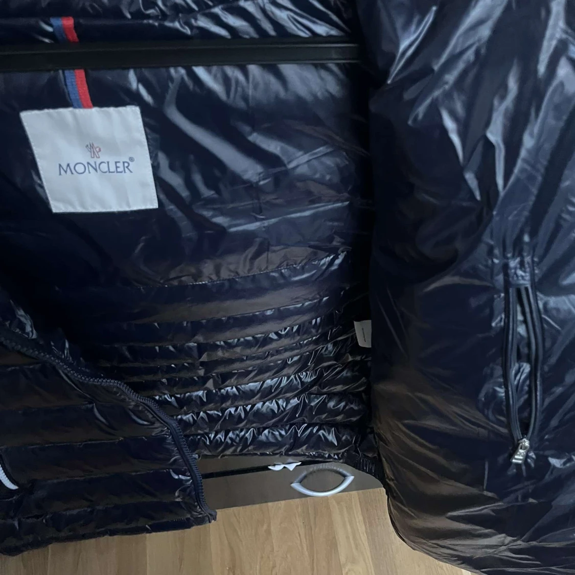 Mörkblå dunväst från Moncler - 3