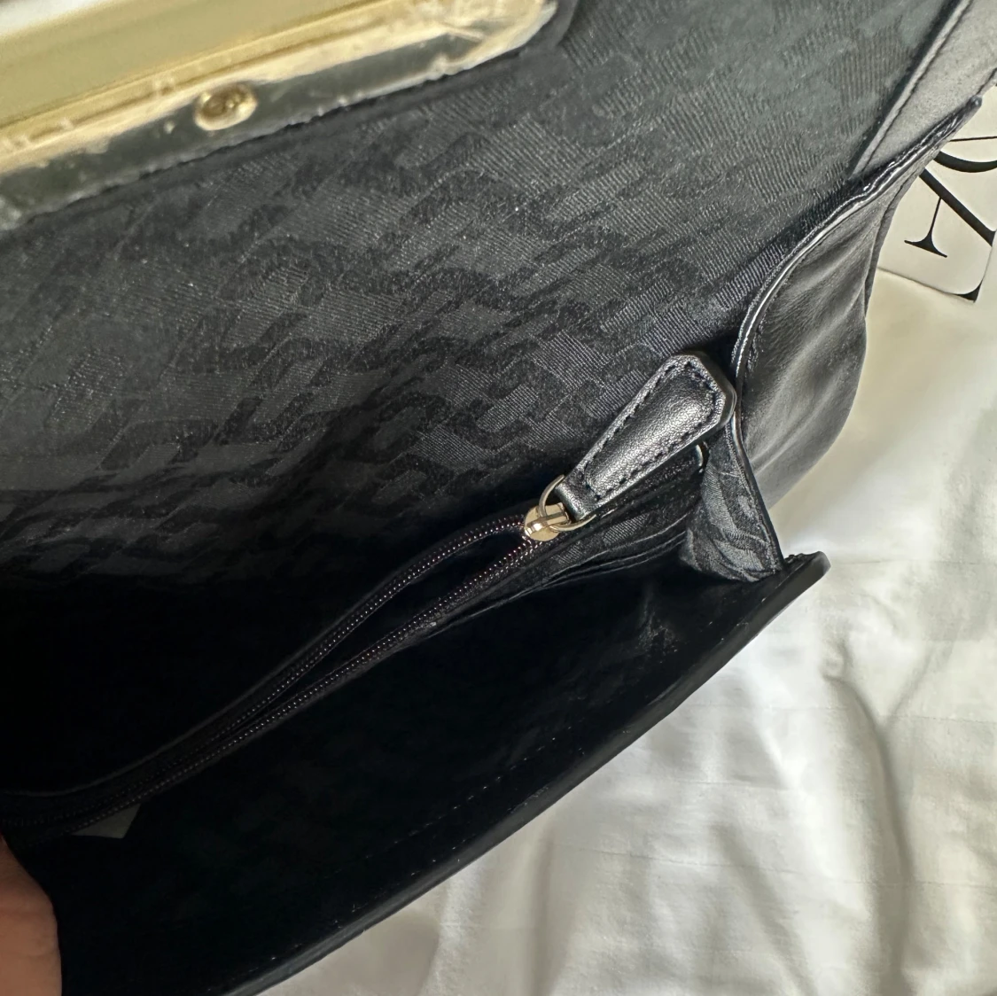 Svart kuvertväska från Diane von Furstenberg - 3