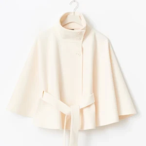 Poncho - Säljer den slutsålda ponchon från Gina💕helt ny med prislapp kvar