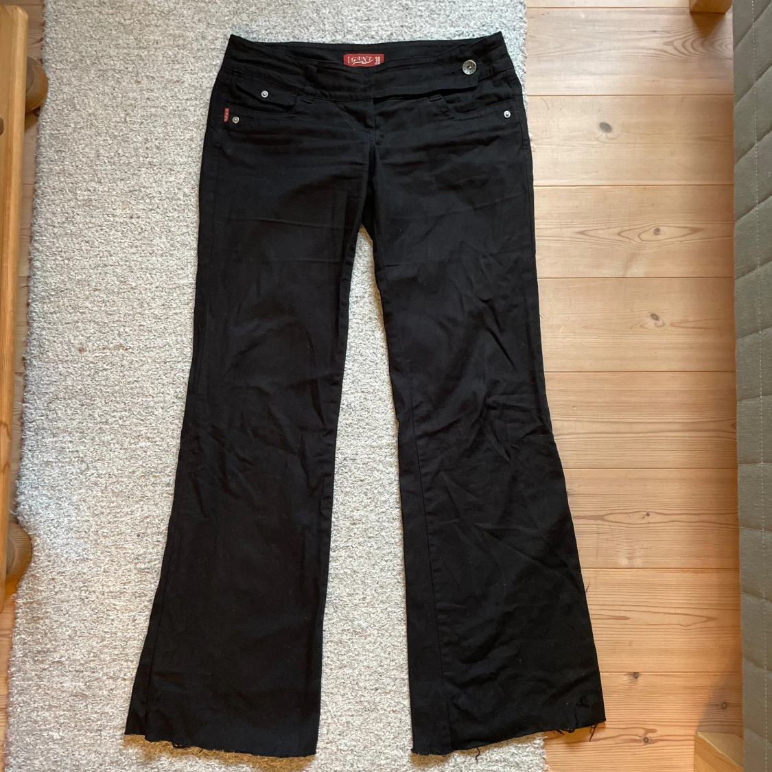 Svarta bootcut byxor från Gant