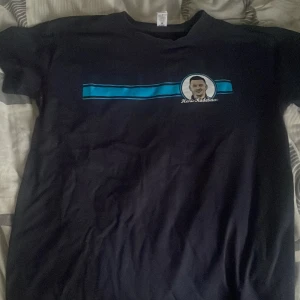 Sofialäktaren Tisha - Säljer denna Haris radetinac tröja! Använd ett fåtal gånger. Från Sofialäktaren. Pris kan diskuteras 