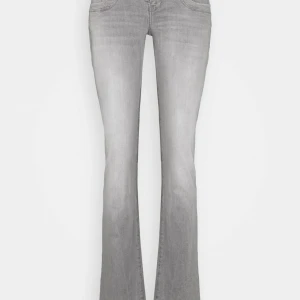 Super lågmidjade jeans LTB - Bra skick. Storlek 27/32. SLUTSÅLDA! Köpta för 800.