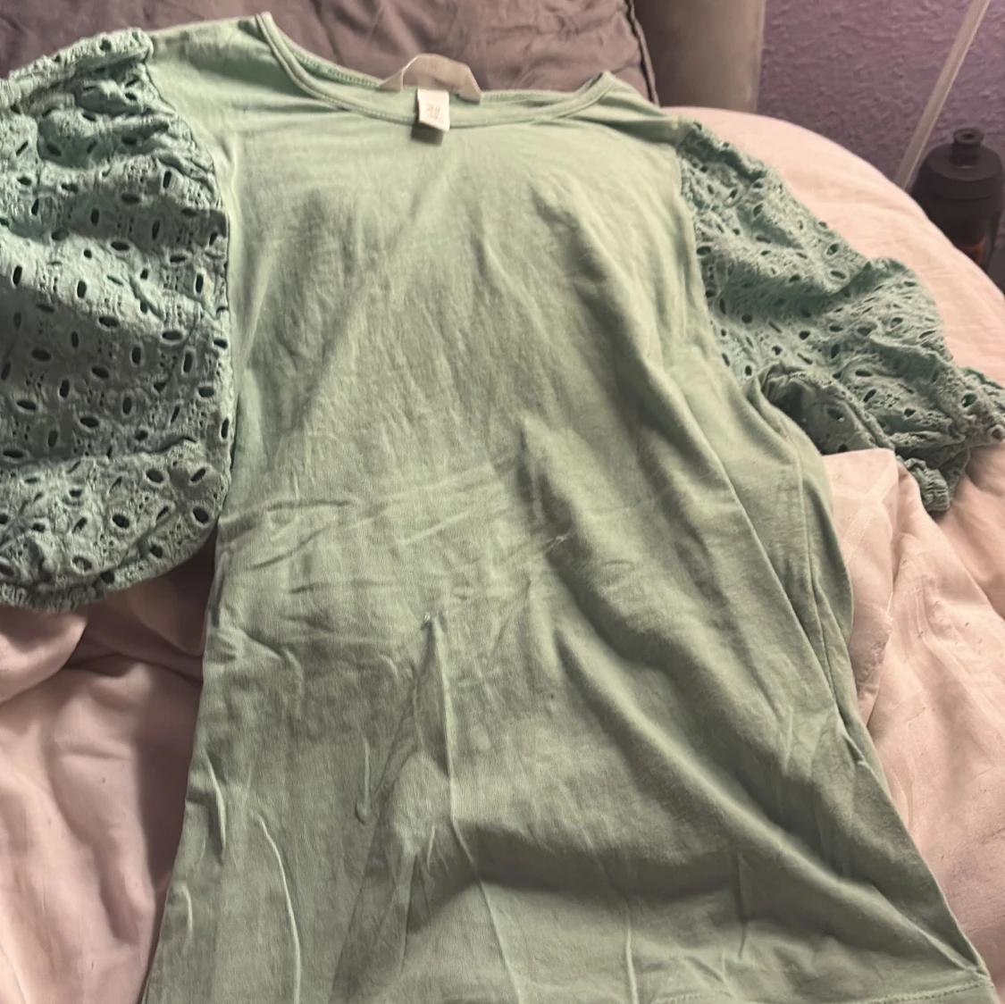 Mintgrön blus med puffärmar XS