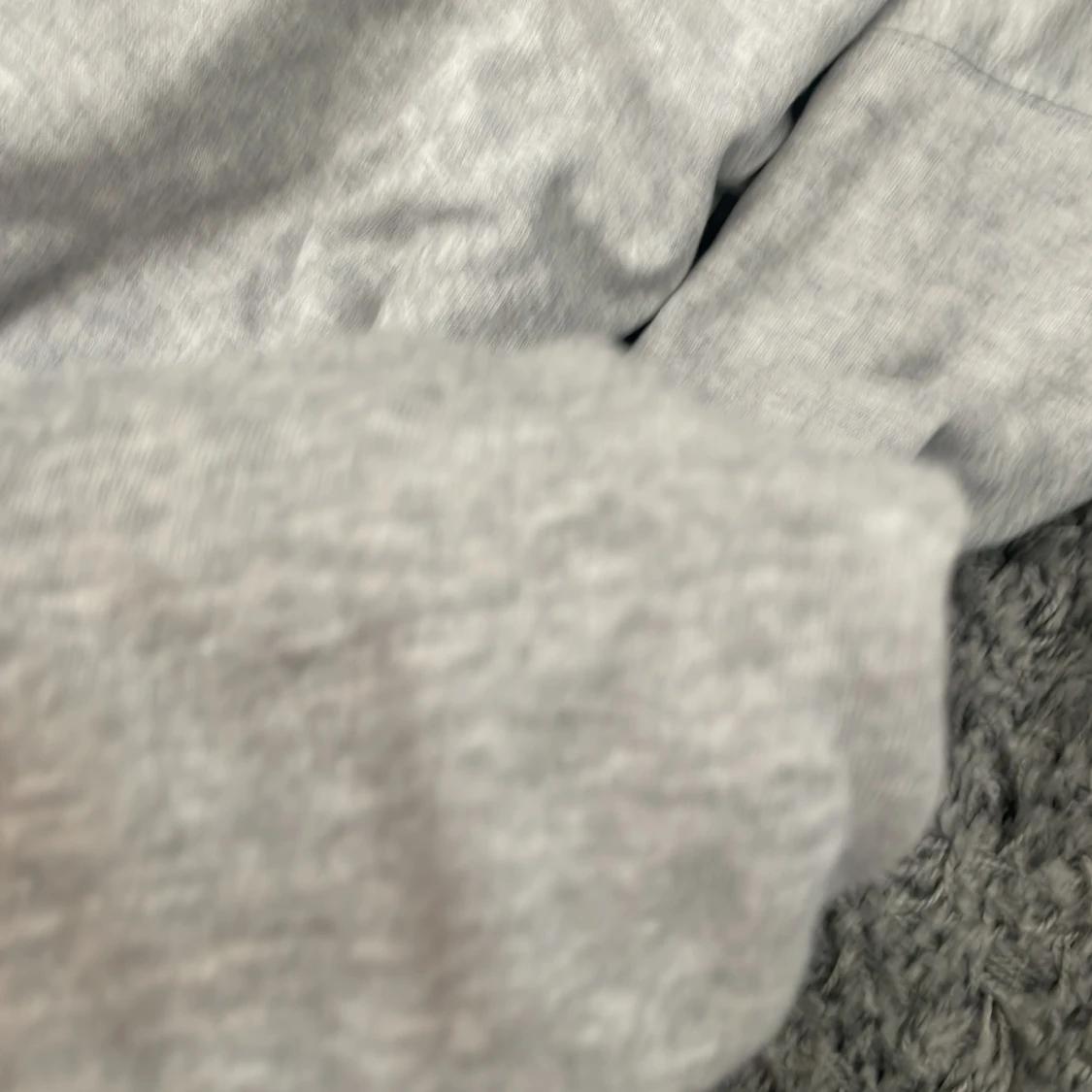 Grå hoodie med dragkedja från H&M Divided - 4