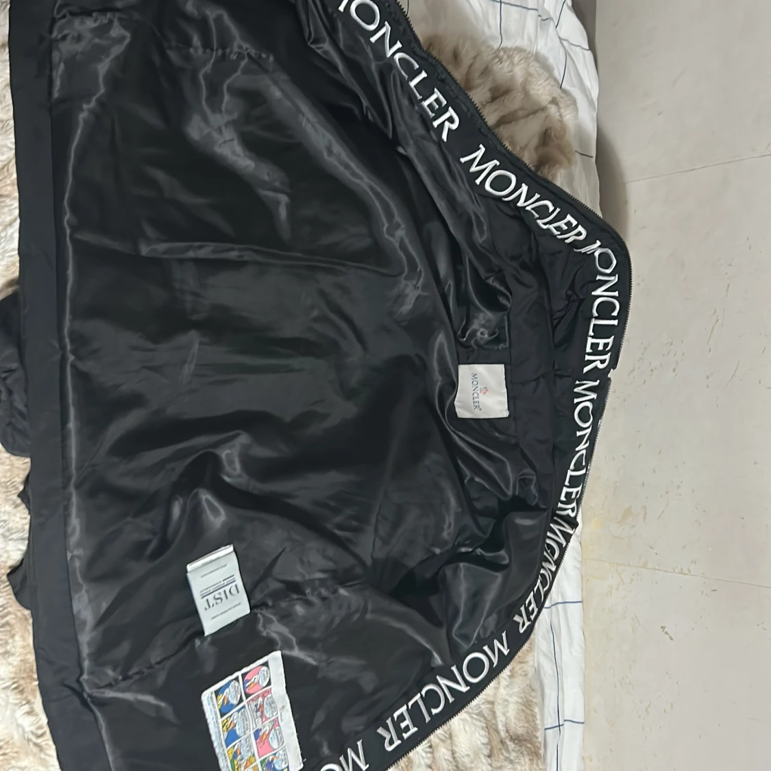 Svart pufferjacka från Moncler