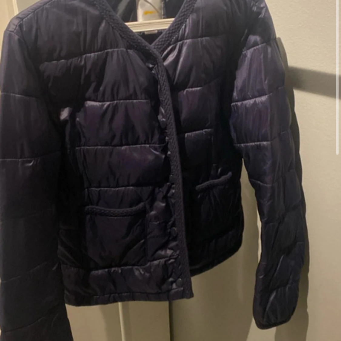 Mörkblå quiltad jacka Gina Tricot - 1