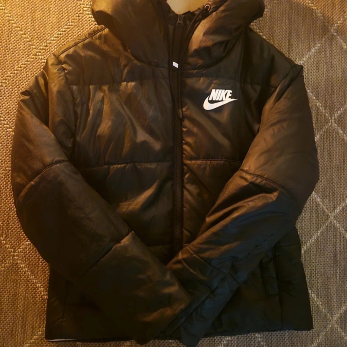 Svart pufferjacka från Nike