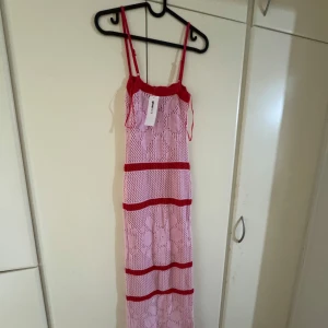 Klänning  - Klänning från Gina Tricot i stl XS som är helt ny säljs för 120 kr. 