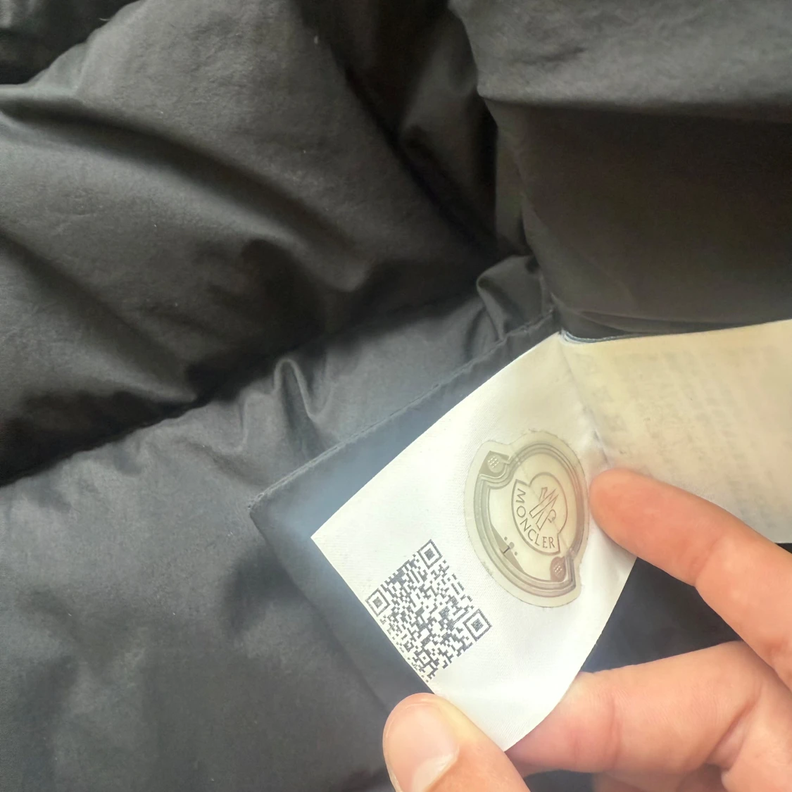 Svart Moncler dunjacka med huva - 3