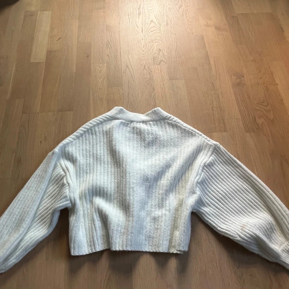 Vit croppad kofta från Gina Tricot - 3