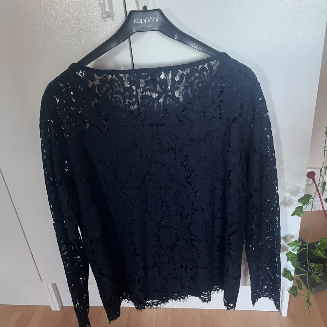 Mörkblå spetsblus från Freequent - 1