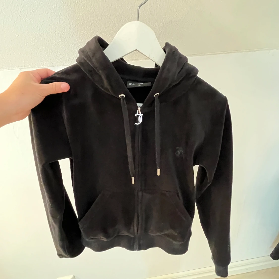 Svart velour hoodie från Juicy Couture - 1