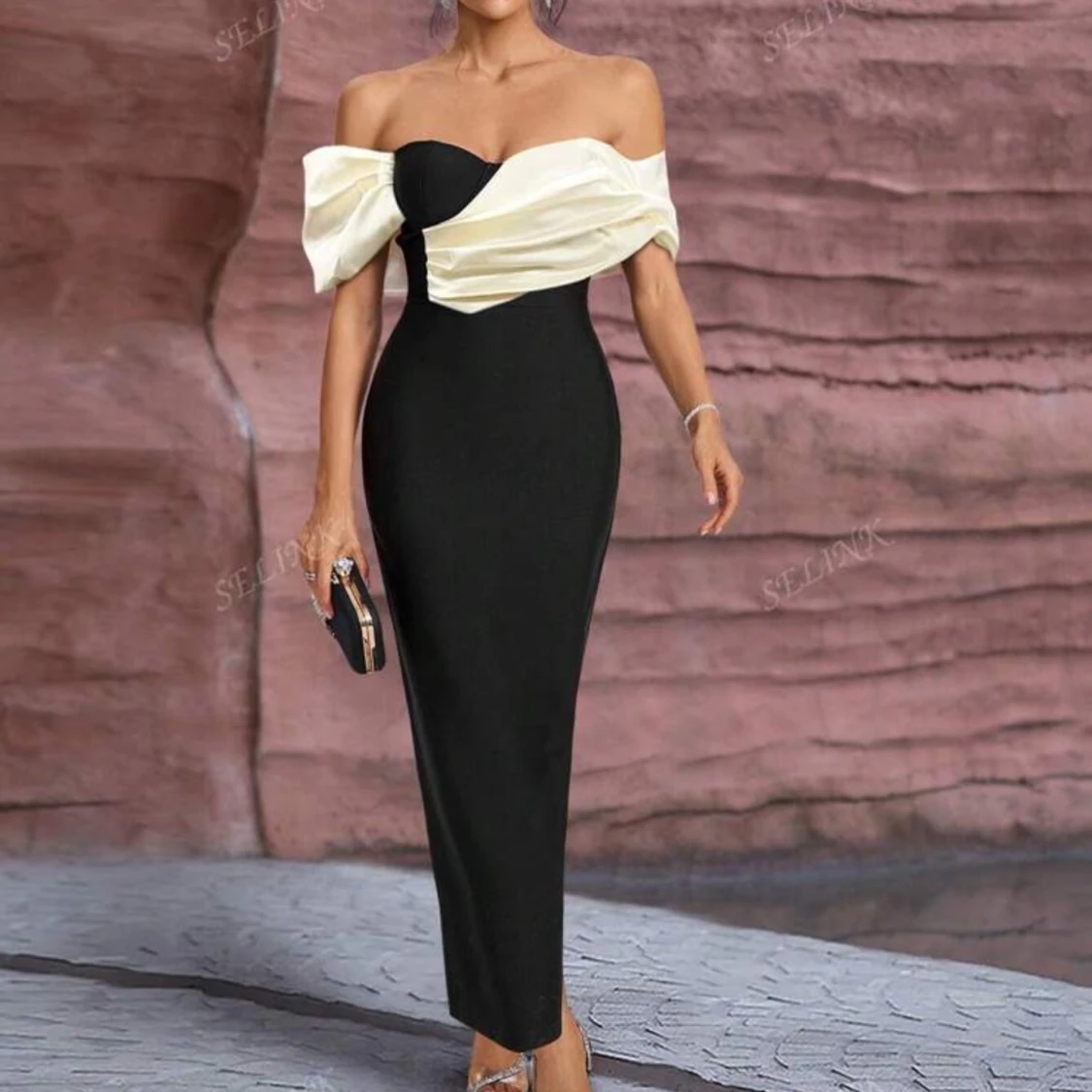 Svart långklänning med offshoulder