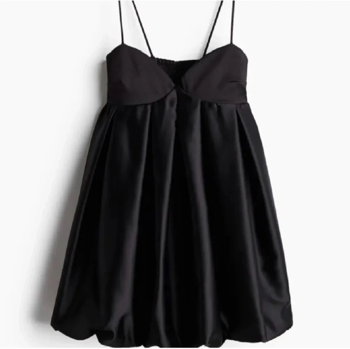 Svart satin klänning  - 1