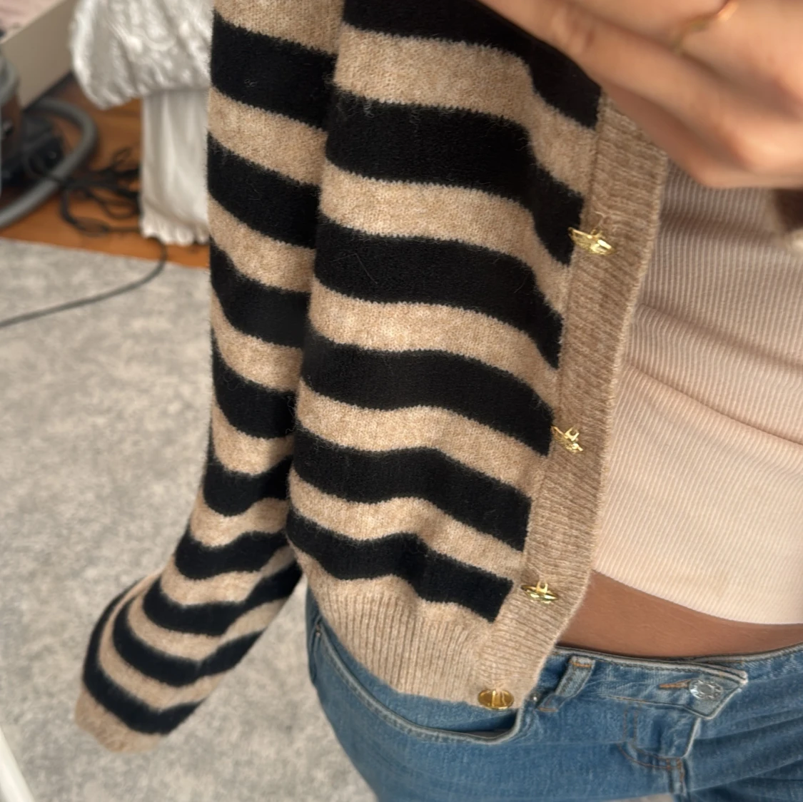 Randig beige kofta från Holly & Whyte - 4