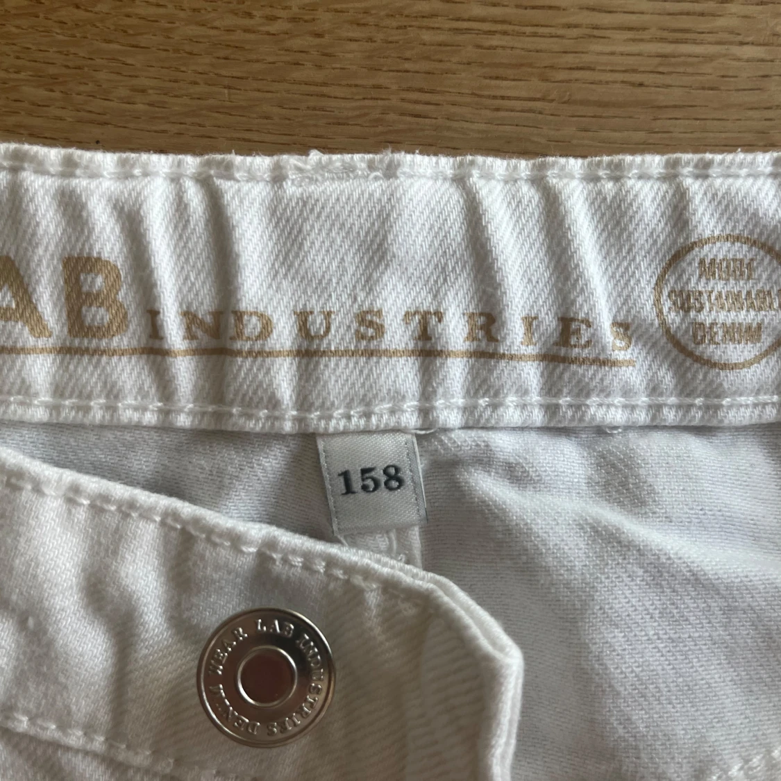 Vita jeansshorts från LAB Industries - 2