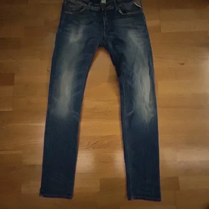 Replay Luz skinny jeans blå - Tjenare! Säljer nu dessa feta jeans pga att dem inte passar mig. Använd sparsamt vilket gör att dem är i mycket bra skick. Kan gå ned i pris vid snabb affär. Tveka inte att höra av dig vid minsta fundering mvh Emil☺️
