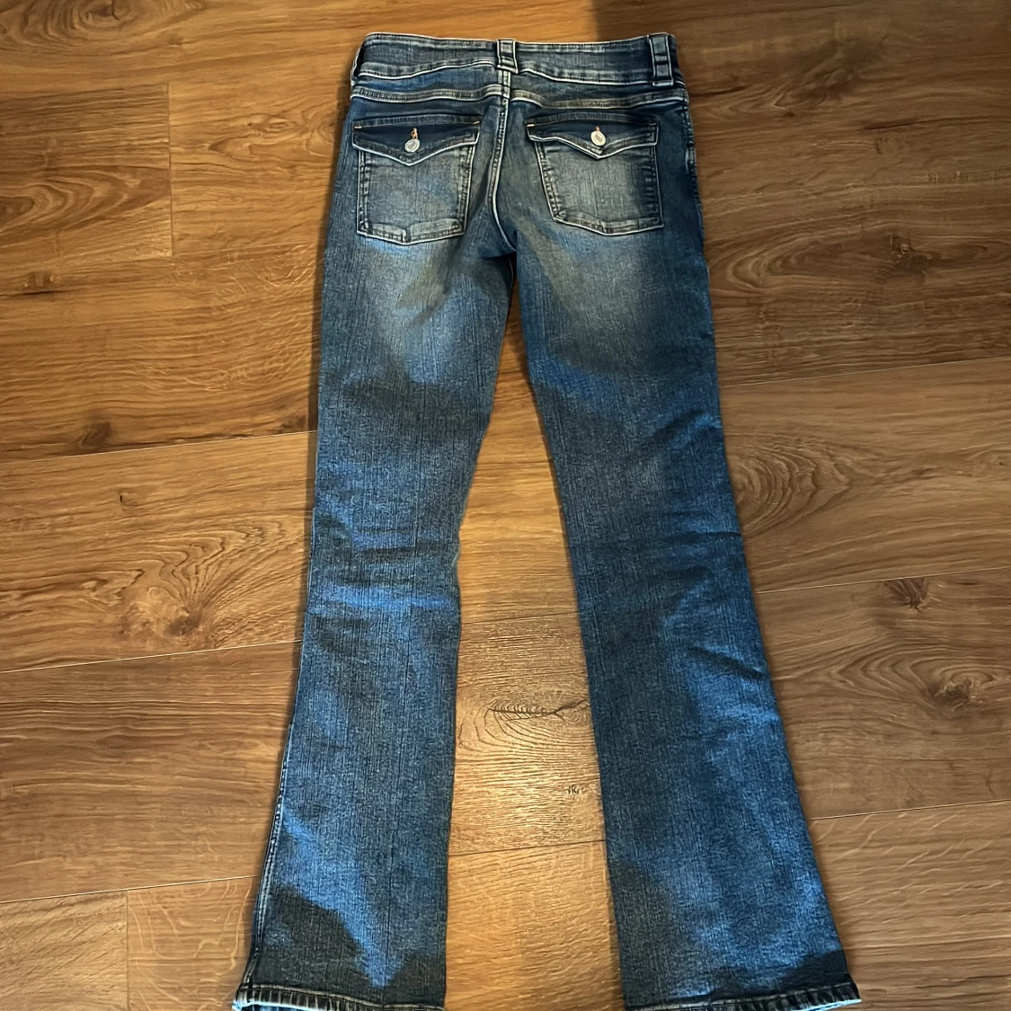 Bootcut jeans med hål - 1