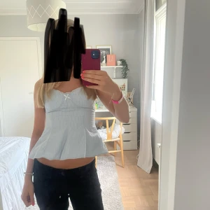 Byte mot en större storlek  - Skulle vilja byta denna jätte snygga topp från Zara. Jag har storlek XS och skulle velat byta mot S. Skulle kunna sälja för 200 om den andra säljer också för 200 så det blir lika💕