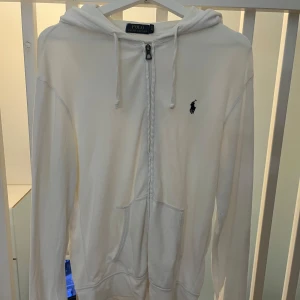 Vit hoodie från Ralph Lauren - Vit Ralph Lauren hoodie i väldigt bra skick