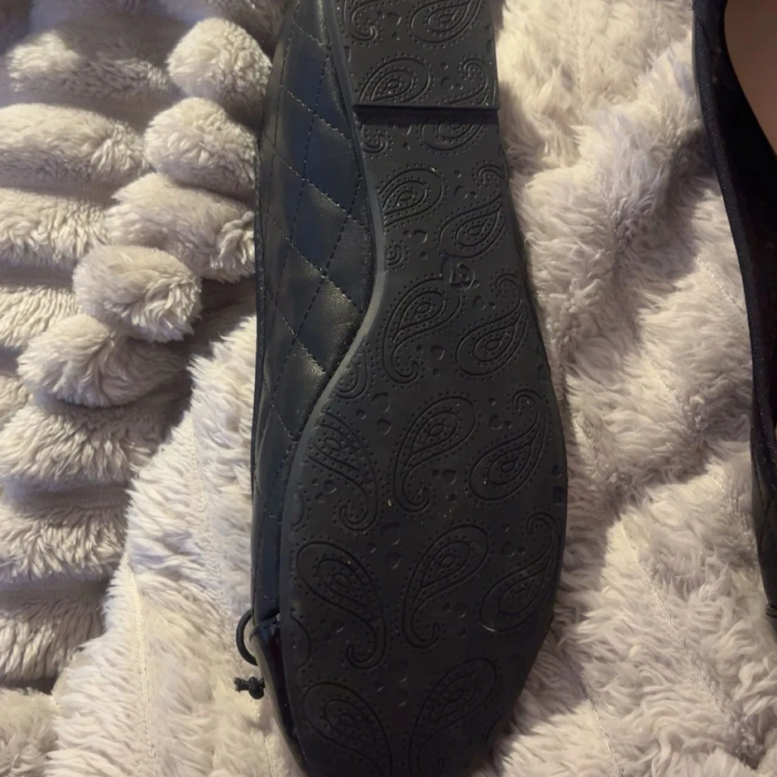 Svarta quiltade ballerinaskor med rosett - 1