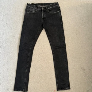 Dondup George jeans - Snygga dondup george jeans i grymt skick! Köpta på United fashion och inte särskilt använda sedan dess. Kvitto o tags tillkommer, nypris 3200kr