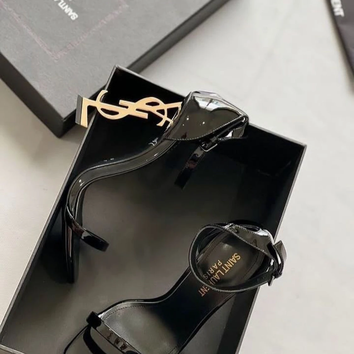 Svarta Saint Laurent sandaler med YSL-klack - 2