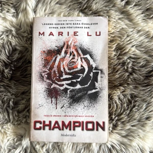 Champion - Tredje boken i den hyllade dystopiska Legend-serien!  Perfekt för dig som gillar action, framtidsvärldar och starka karaktärer. Fantastisk bok! Svensk text! 