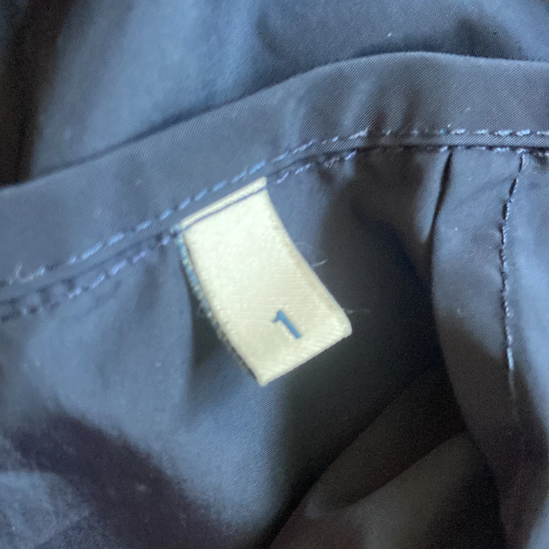 Blå vindjacka från Moncler med huva - 4