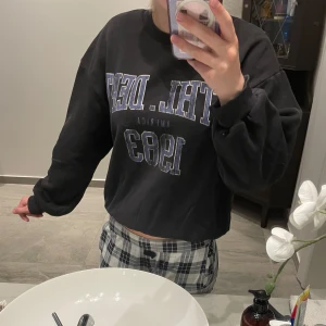 Sweatshirt - En sweatshirt från Gina Tricot i storlek xs 💗