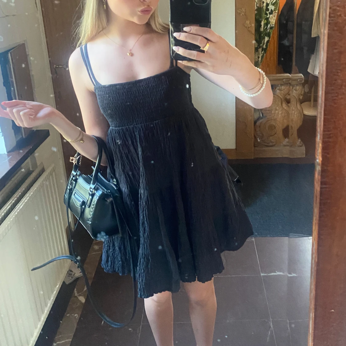 Svart kort klänning med smock - 1