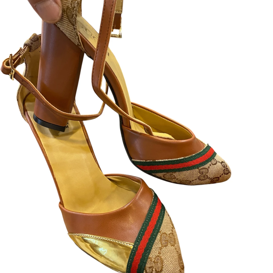  pumps med blockklack och logga - 1