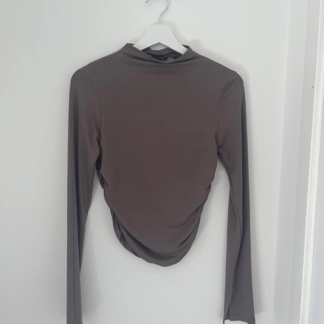 Soft Touch Funnel Neck ls Top Brun från Gina tricot  - 1