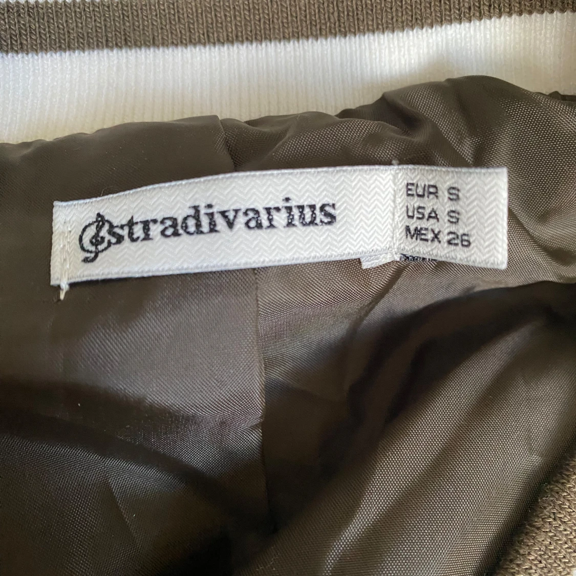 Bomberjacka med blommor - 2