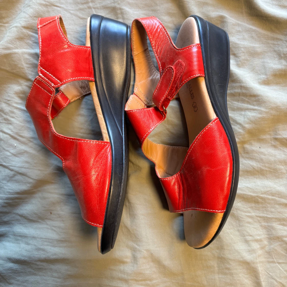 Röda sandaler i skinn från Remedios Miralles - 1